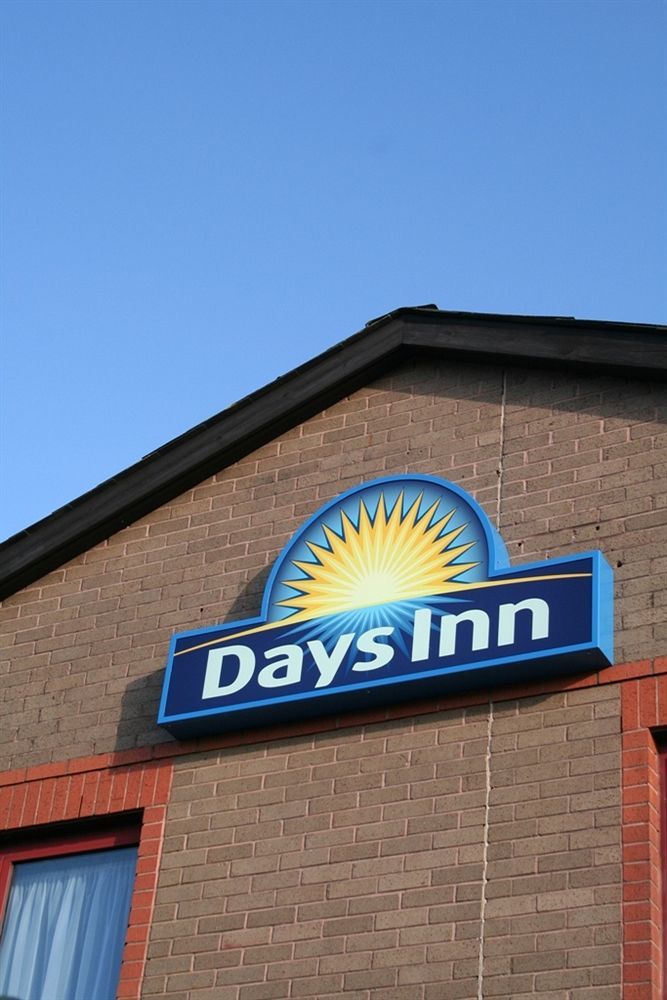 Days Inn Magor Zewnętrze zdjęcie